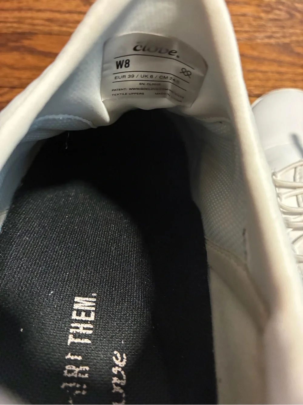 Make An Offer: Clove Forte Walking Shoes / Nursing School Shoes